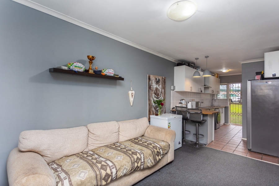 2 Bedroom Property for Sale in Oakglen Western Cape